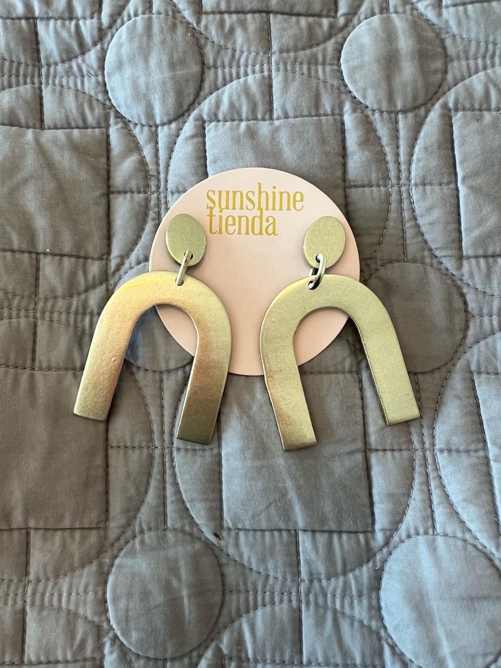Sunshine Tienda Gold Metallic Horseshoe Earrings